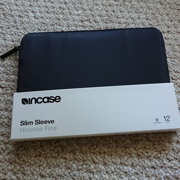 Brand new - Incase Slim Sleeve for MacBook 12 - Picture 3 of 8